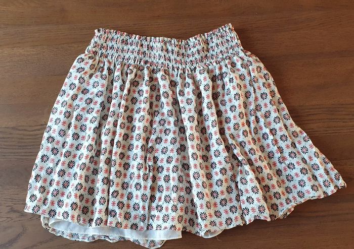 Vends Jupe avec petite fleurs 🌺