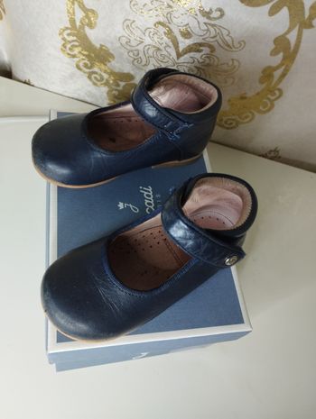 Chaussures pour enfants et tapis de jeux créatifs