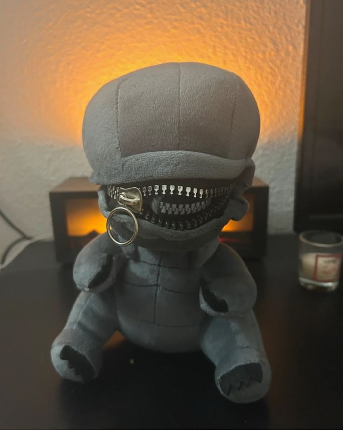 Peluche Alien grise neuve - photo numéro 2