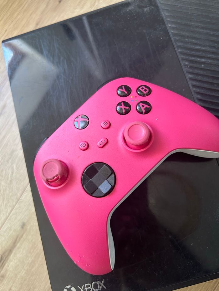 Xbox One avec manette et GTA 5 - photo numéro 4