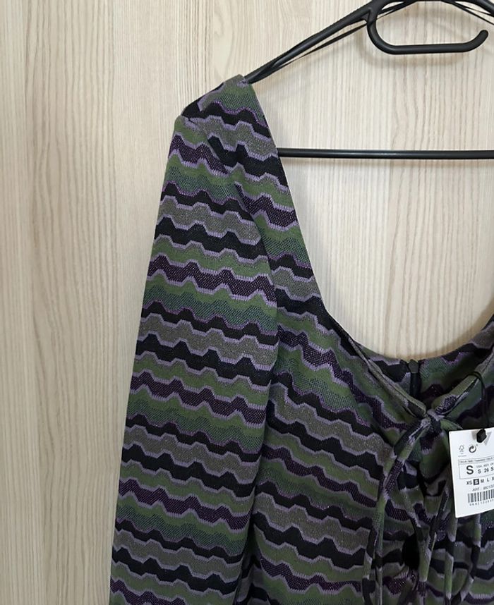 Robe courte manches longues avec ouvertures sur le devant vert et violet taille S ZARA - photo numéro 2