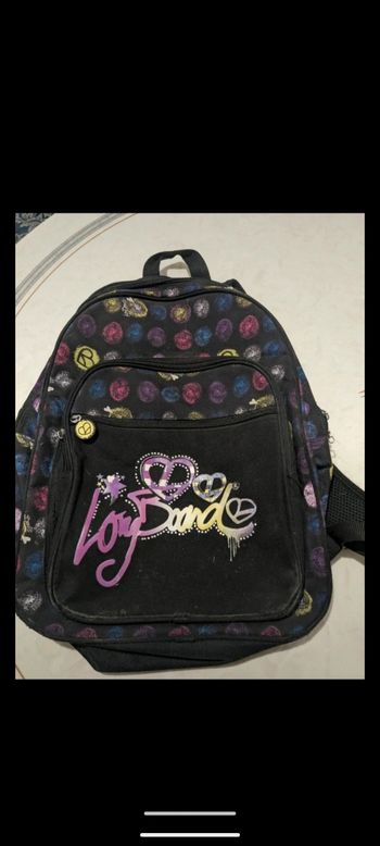 Cartable, sac à dos scolaire noir et multicolore.