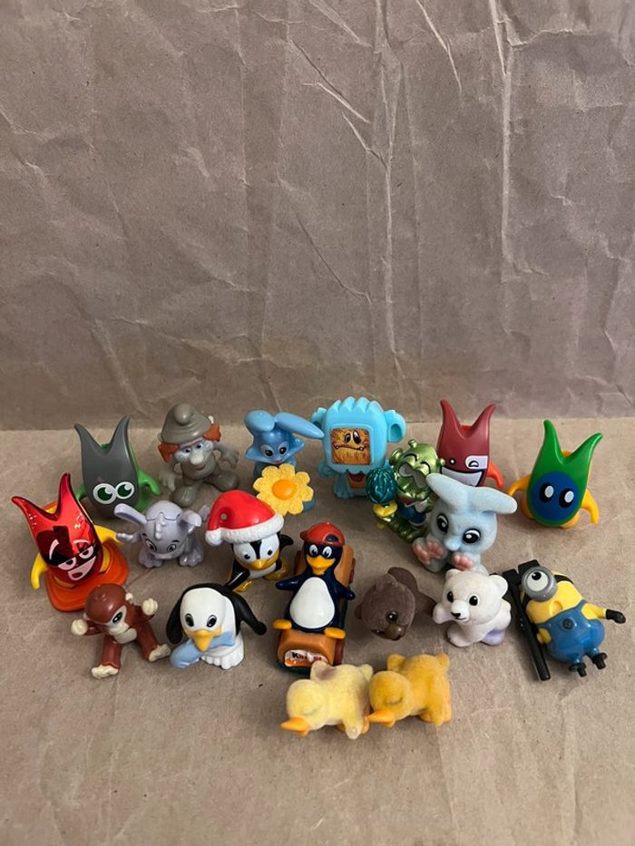 Kinder - lot de 19 figurines diverses collections 2,5 à 4 cm
