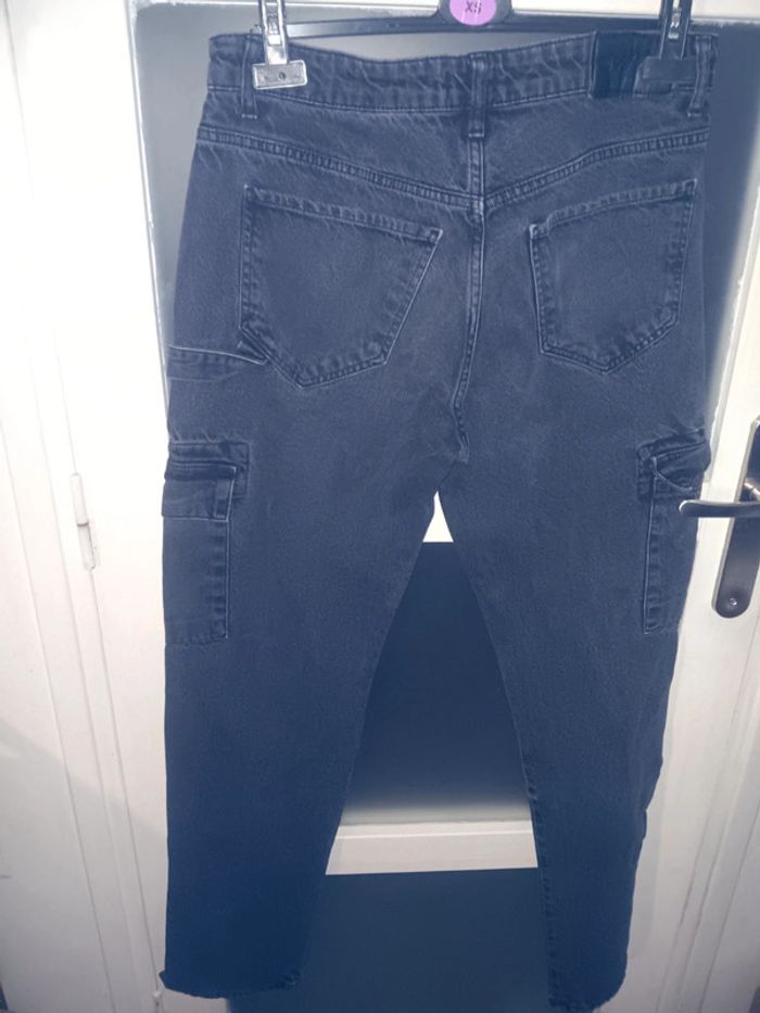Jean cargo noir taille 40/42 poches latérales tendance - photo numéro 3