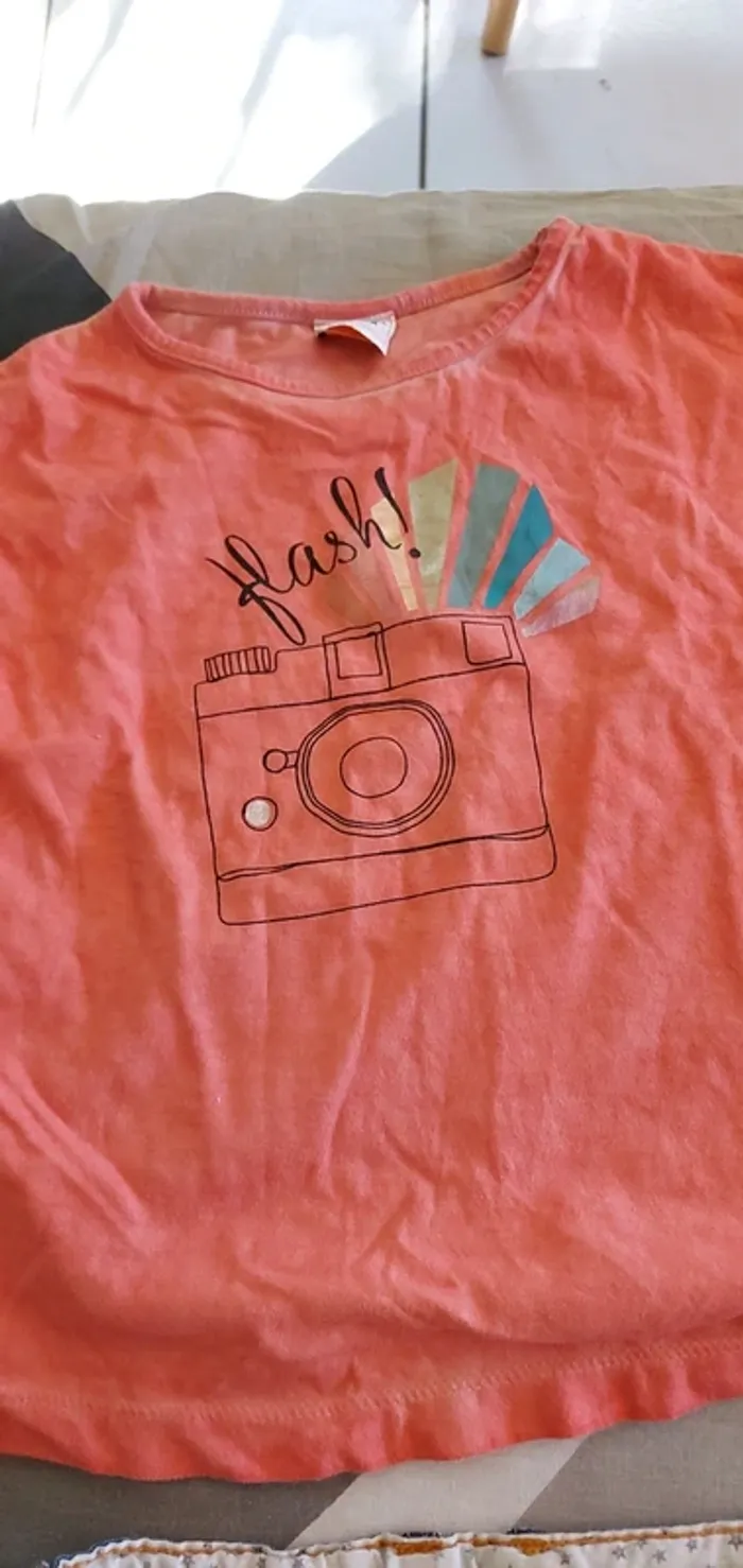 Jupe et tee shirt tape à l'œil - photo numéro 5