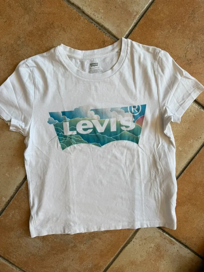 T-shirt Lévî’s taille xs motif devant