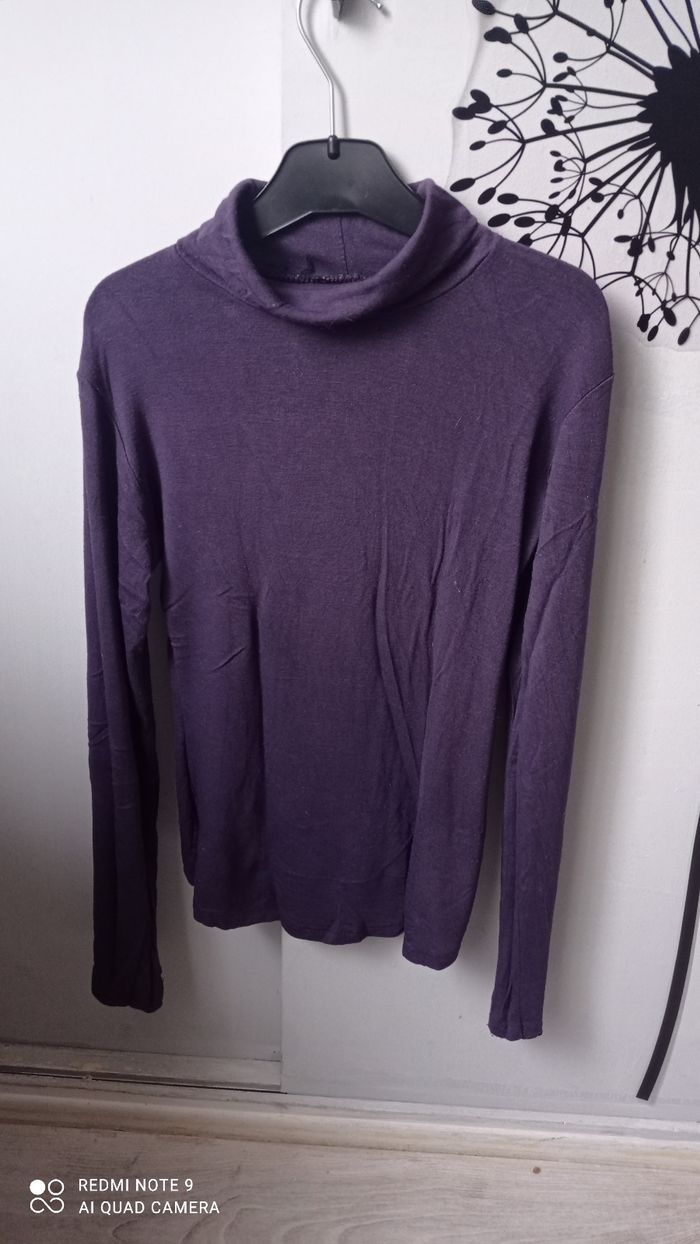 T-shirt col roulé violet taille S