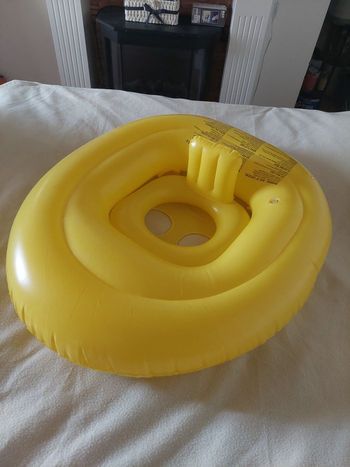 Bouée siège  flottante  bébé jaune 6/12 mois TBE  🌊