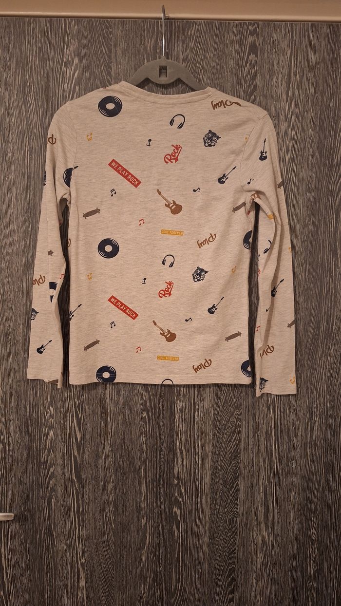 Tee-shirt manches longues beige imprimé motifs musique - photo numéro 2