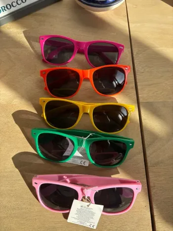 Lot de 5 paires de lunettes de soleil colorées