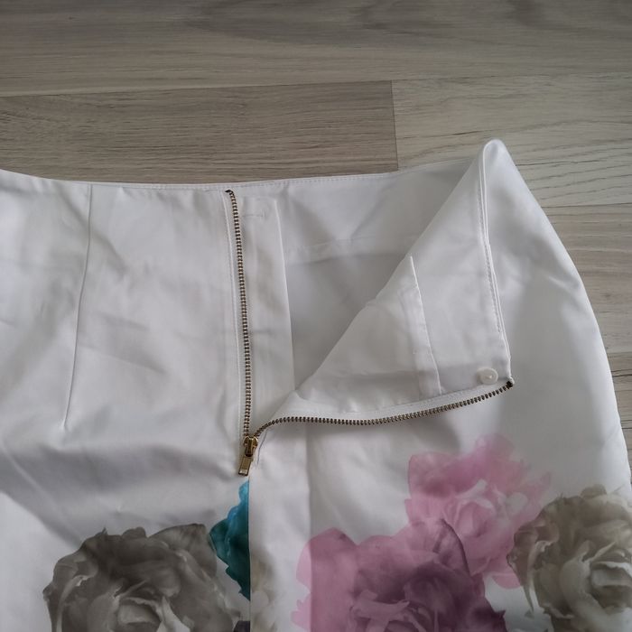 Jupe à genoux blanche imprimée à fleurs H&M taille 38 - photo numéro 4