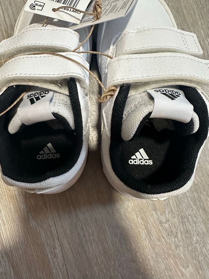 Basket adidas 24 - photo numéro 4