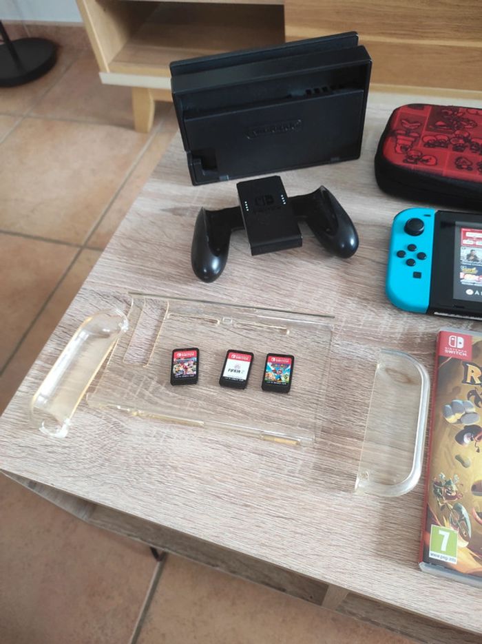 Nintendo Switch avec jeux et pochettes - photo numéro 4