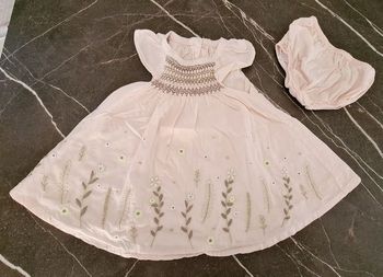 Robe rose brodée avec culotte  du pareil au même 18 mois en parfait état