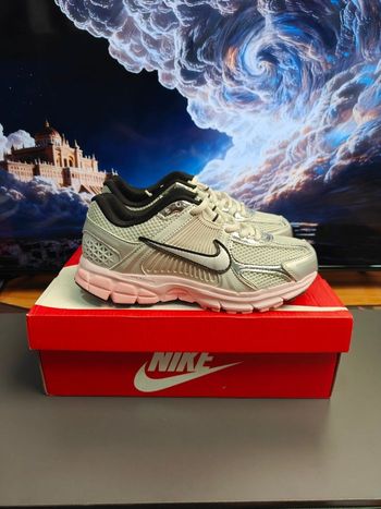 Nike Zoom Vomero 5 Photon Mousse Rose Poussière Taille 37.5