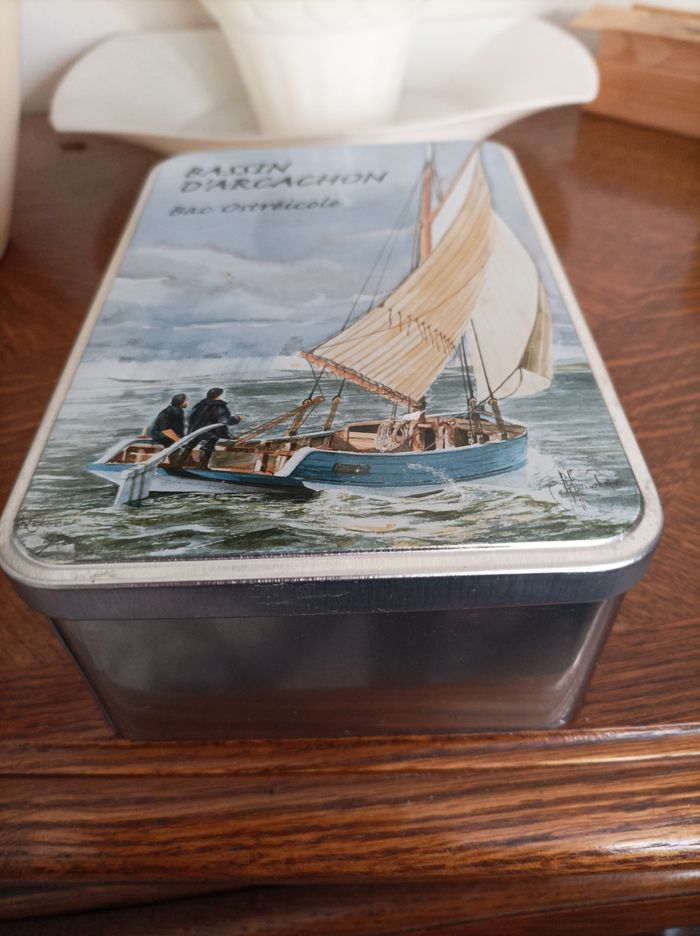 Boite en metal rectangulaire