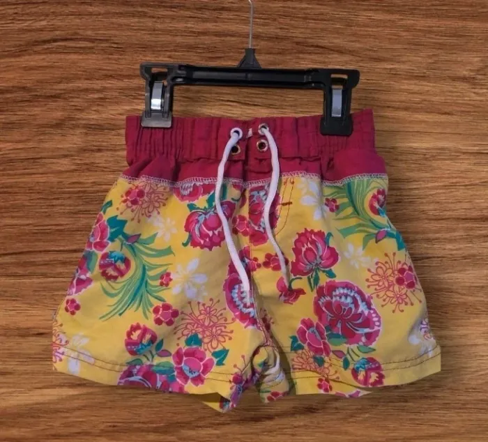 🌞 Short fleuri coloré pour enfant (Taille 116-122) 🌼
