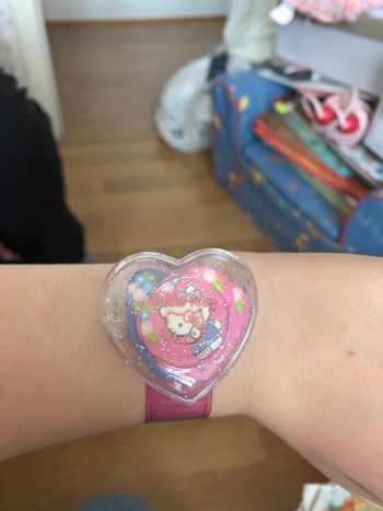 Petit bracelet + stickers Hello Kitty.