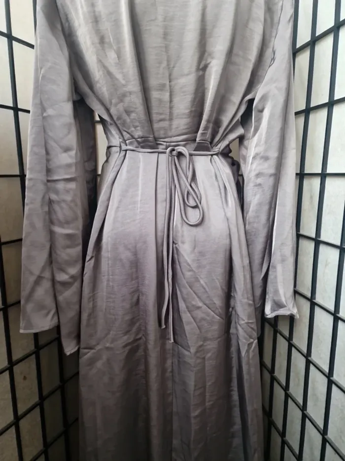 Robe longue effet satiné - photo numéro 5