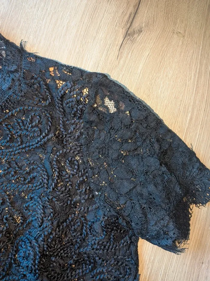 Blouse courte en dentelle et broderie - photo numéro 3