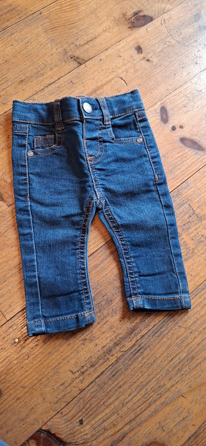 Jeans tape a l'œil
