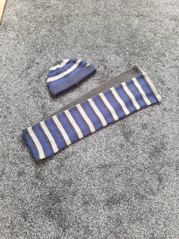 Ensemble cache nez et bonnet  6/7 ans