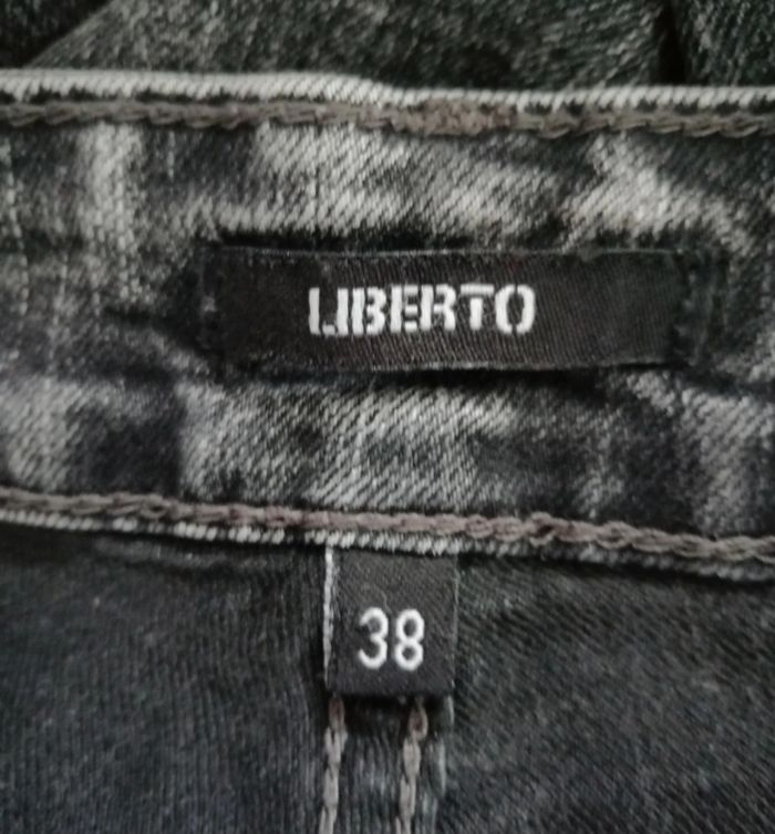 Jean Liberto
Taille 38 - photo numéro 3