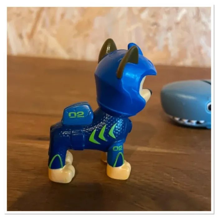Idée Cadeau 🎁 Figurine Aqua Pups de Chase avec avec son requin de la Pat Patrouille - photo numéro 4