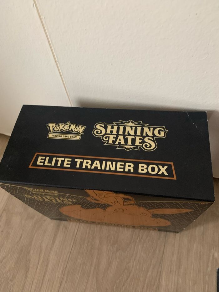 ETB - Coffret Dresseur d’Élite Destinées Radieuses / Shining Fates avec goodies - photo numéro 3