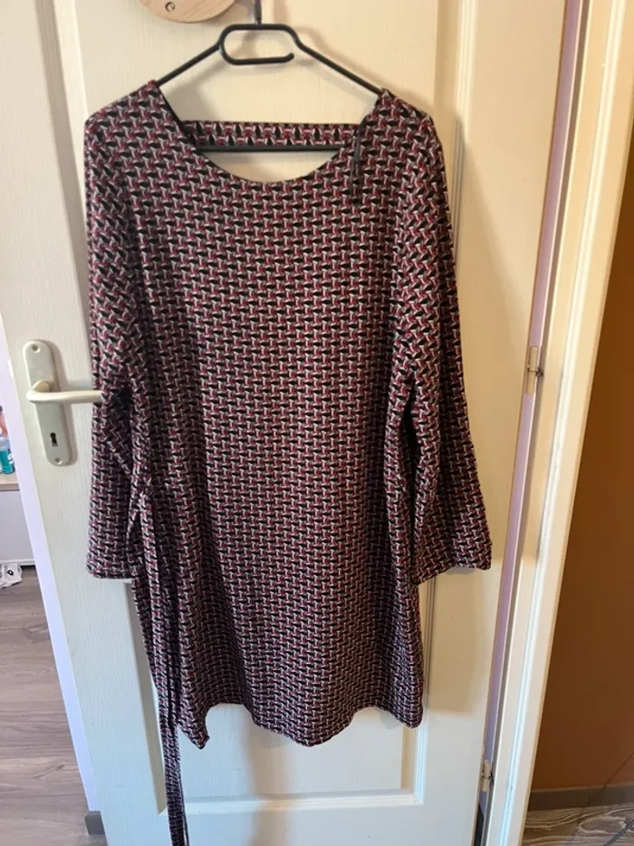 Robe rouge et noir