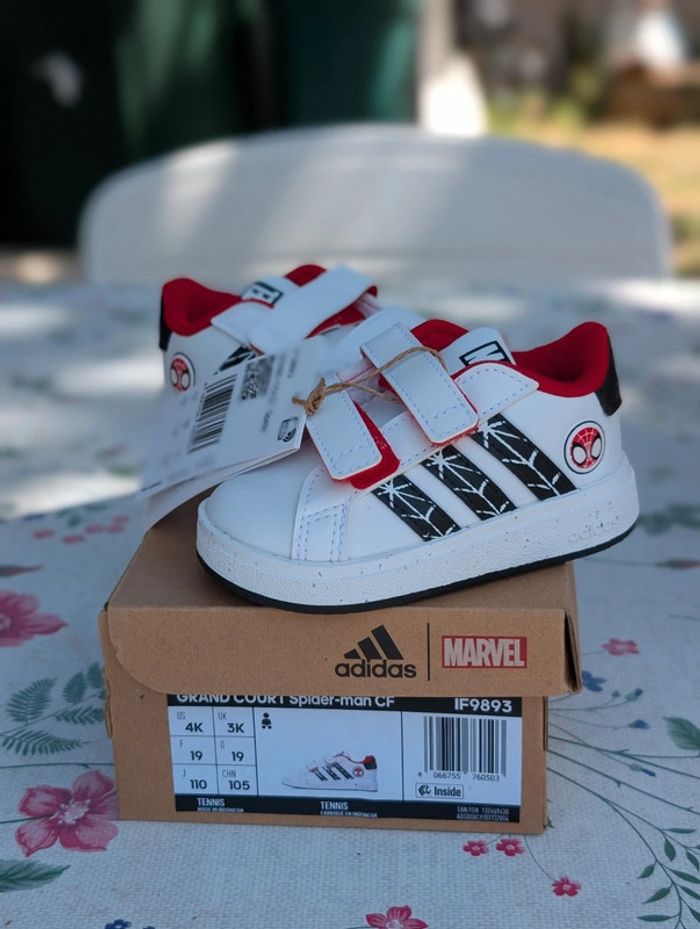 Basket adidas grand court spiderman taille 19 adidas Beebs by