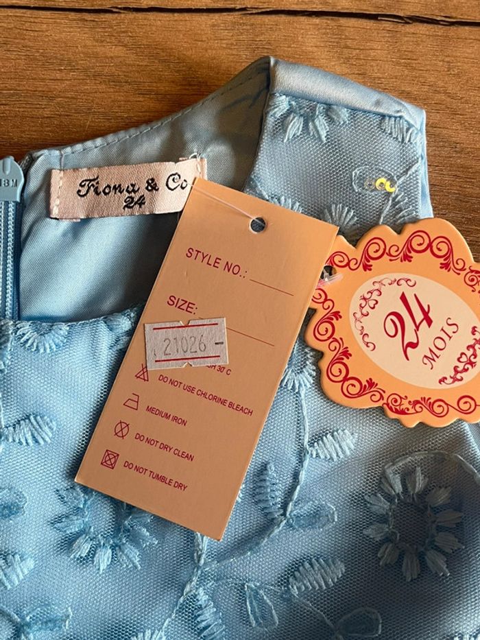 Je vend une robe fille 2 ans pour fete etc neuf - photo numéro 3