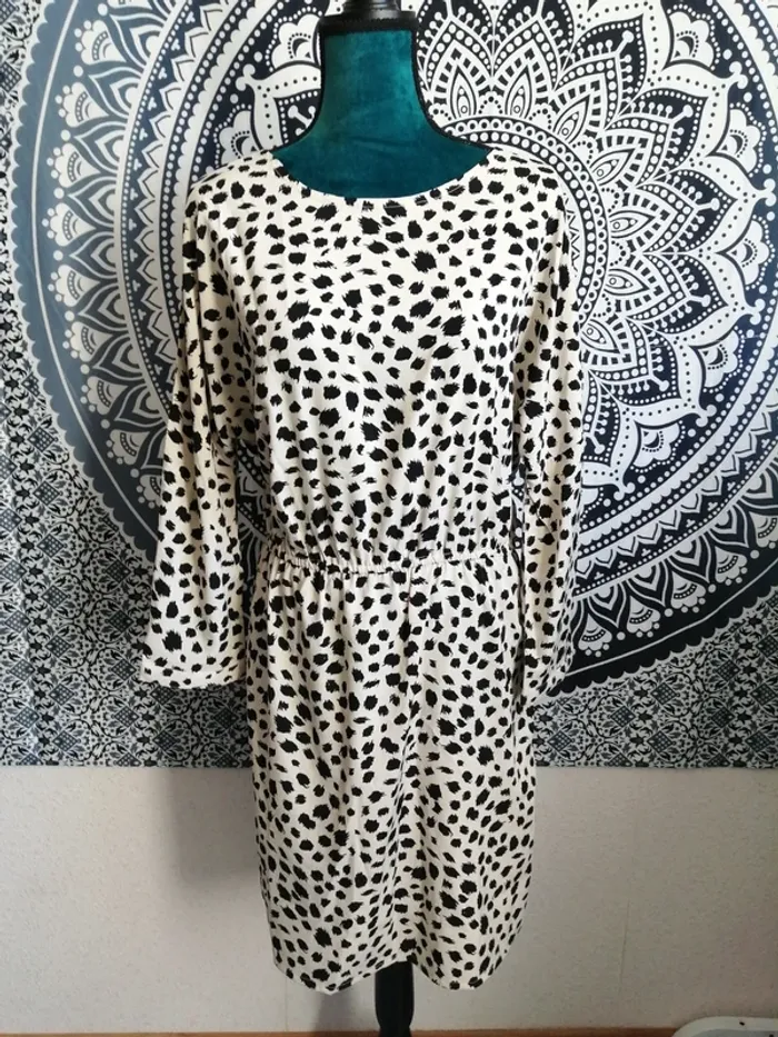 Robe manches longues beige motif noir girafe / best mountain / (M) - photo numéro 2