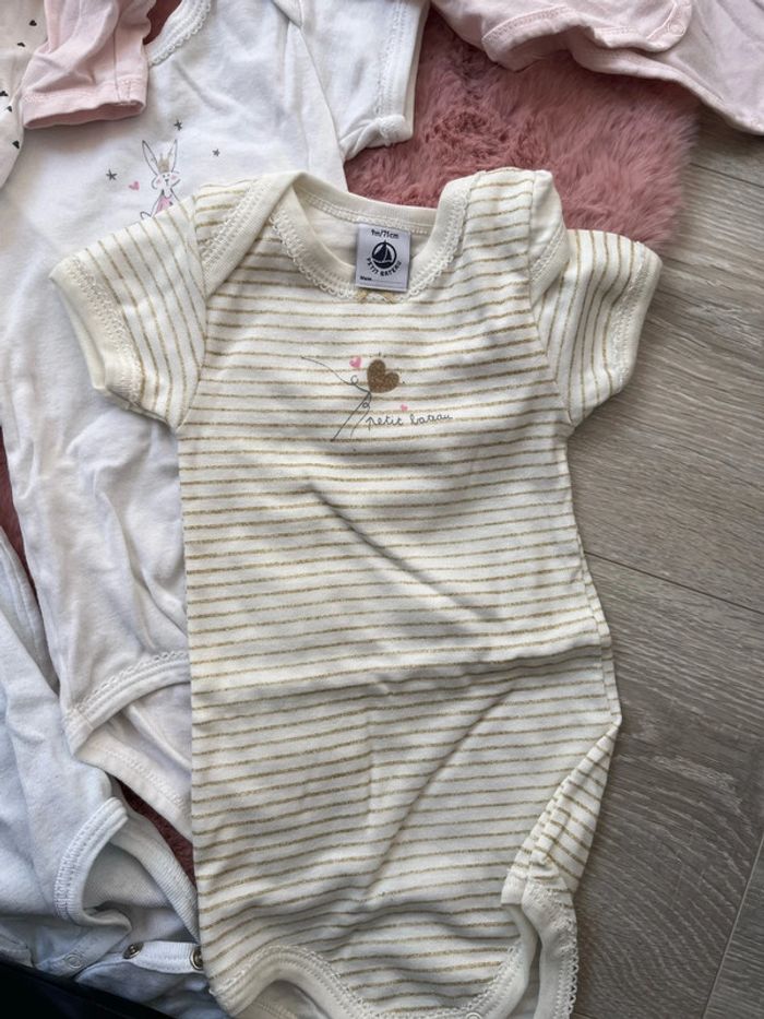 Lot 11 bodies 9 et 12 mois bébé fille - photo numéro 2