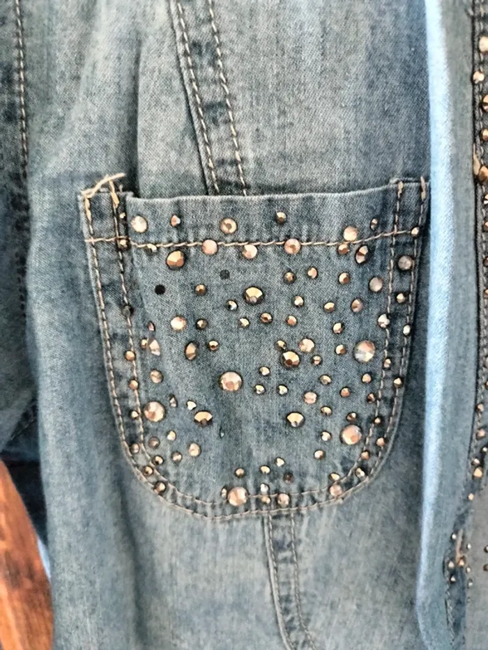Chemise en jean avec paillettes - photo numéro 2