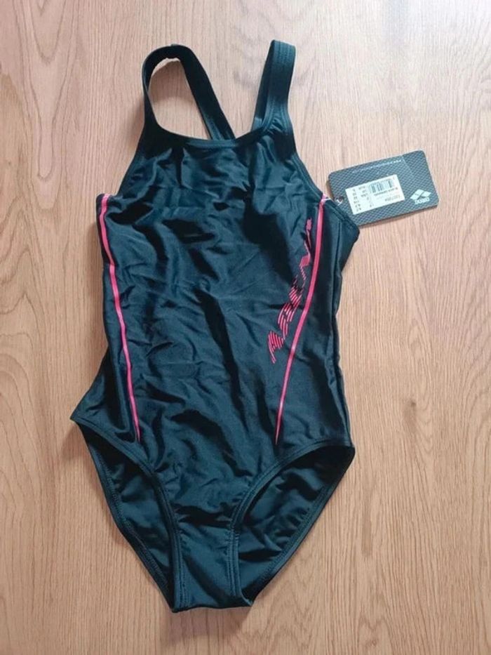 Maillot de natation Arena taille 6-7 ans