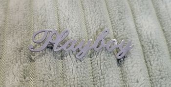BROCHE INSCRIPTION PLAYBOY ! NEUF !