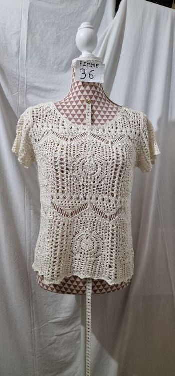 Pull crochets, beige, en très très bon état, en coton, longueur 57cm
