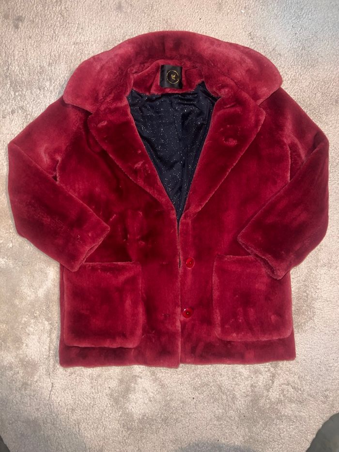 Menteau faux fourrure rouge