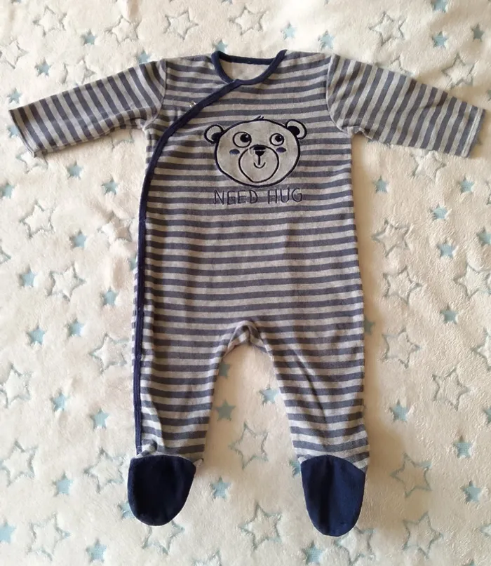 Pyjama motif tête d'ours