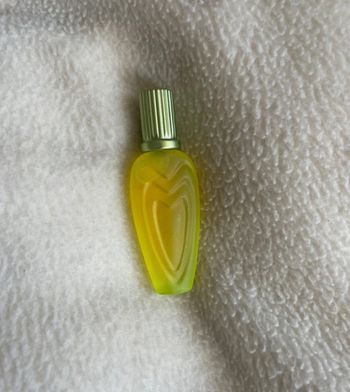 Miniature de parfum Lily chic escada