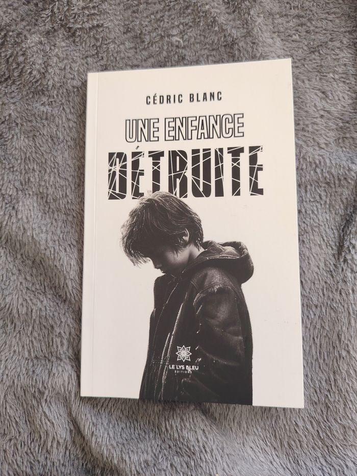 Une enfance détruite mon histoire
