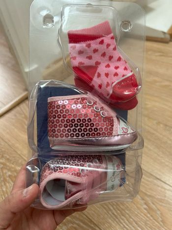 Coffret chaussons rose et chaussettes pour bébé nouveau né lee Cooper neuf - rose