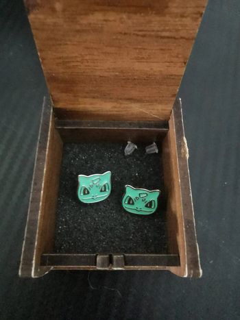 Boucles d’Oreilles Pokémon Bulbizarre – Le bijou geek