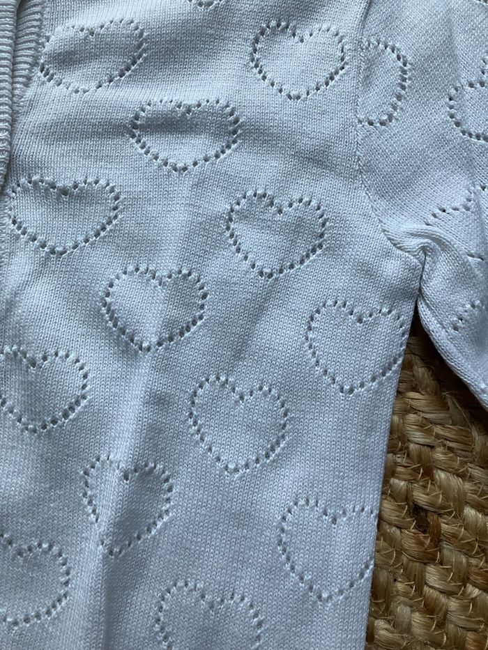 Gilet blanc à motifs cœurs Lili Marelle 5 ans. Porté mais en bon état - photo numéro 5