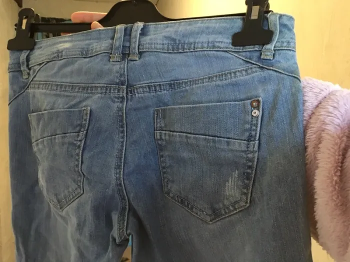 Jeans bleu clair troué @ - photo numéro 3