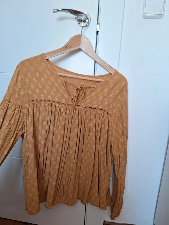 Blusa mostaza tienda local