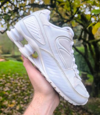 Baskets Nike shox cuir blanche pointure 38.5 très bon état sans boîte