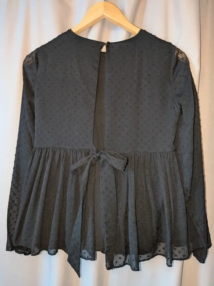 Blouse brodée, dos ouvert - photo numéro 4