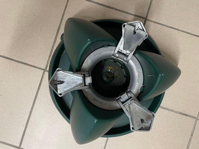 Pied sapin avec réservoir eau - photo numéro 3